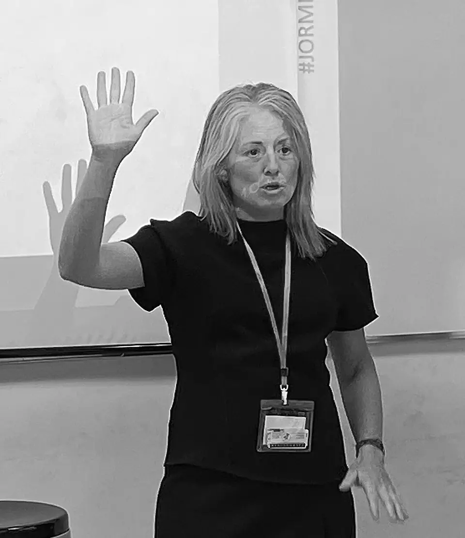 Icíar Gómez es experta en comunicación y profesora de edición. Participa, como ponente principal, en los webinarios de Cálamo & Cran para profesionales del lenguaje de edición profesional